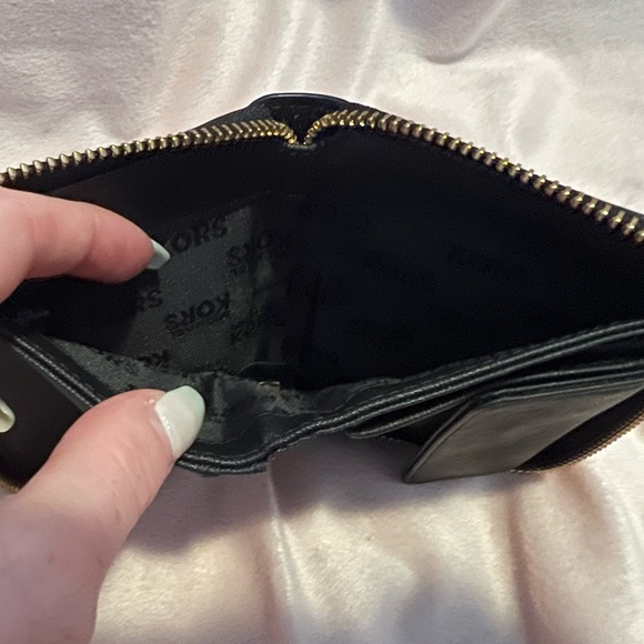 Michael Kors Small Zip Around Wallet - Picture 3 of 4